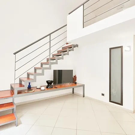 Duplex At National Museum דירה נאפולי