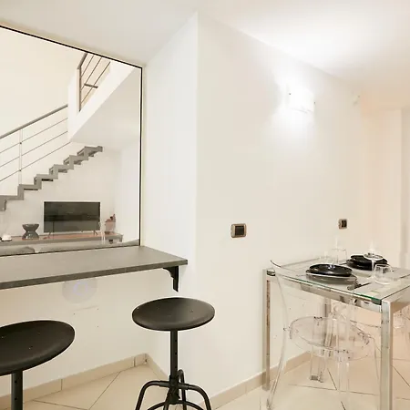 Duplex At National Museum * Neapol